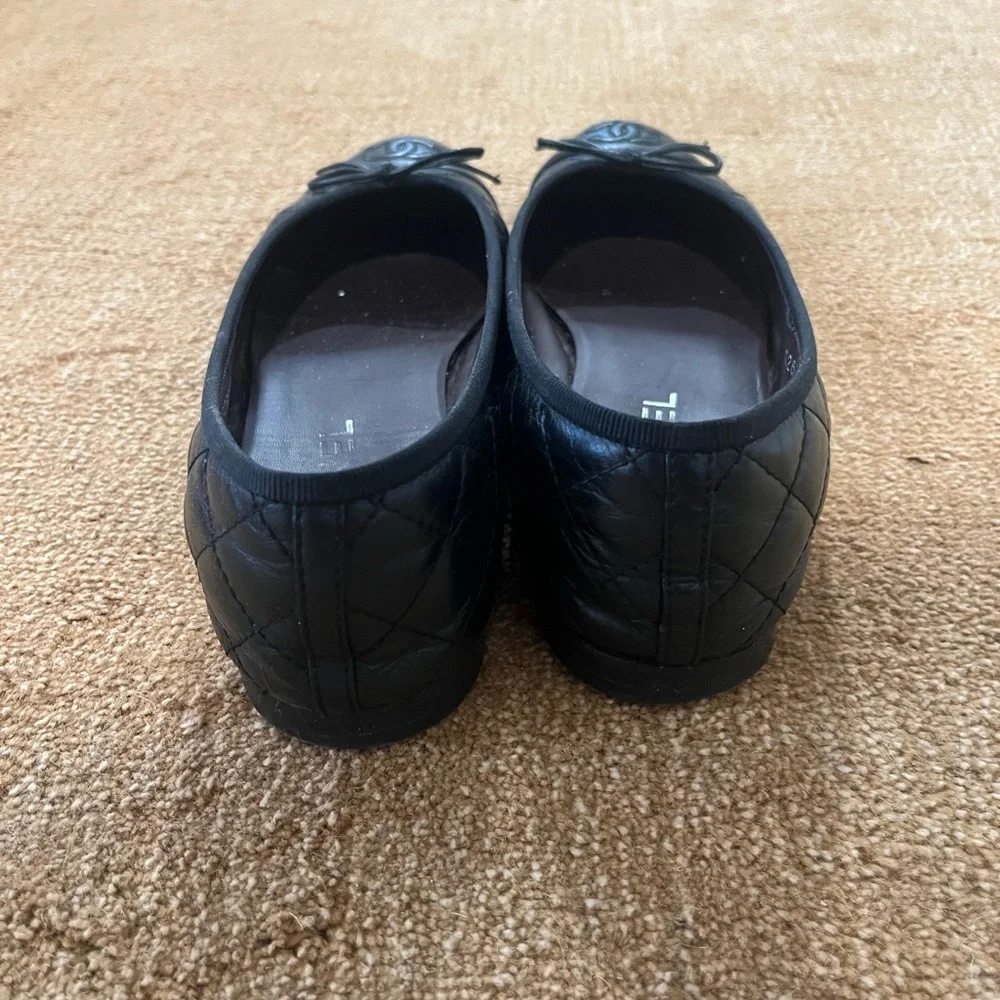 CHANEL Black Quilted Flats - Picture 4 of 10